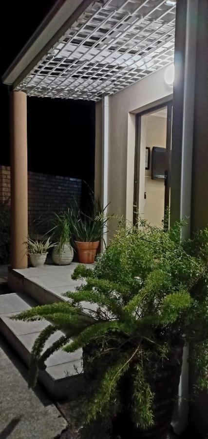 Bhotani-On-Bax Bed and Breakfast Port Elizabeth Exteriör bild